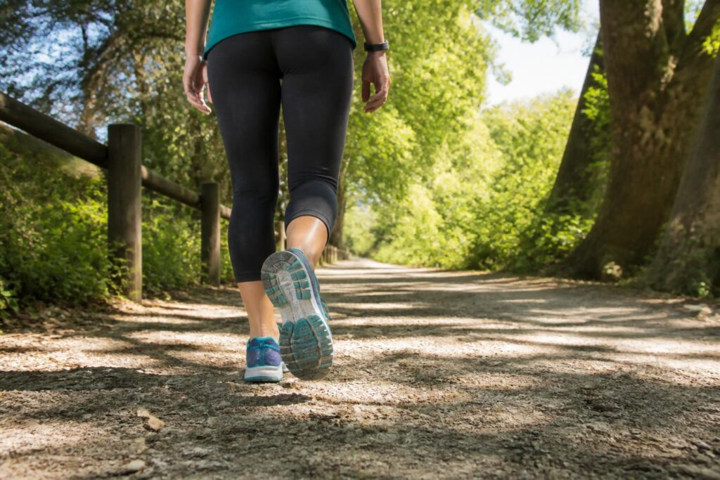 convertissez facilement vos 18 000 pas en kilomètres pour suivre avec précision vos progrès quotidiens et atteindre vos objectifs de remise en forme.