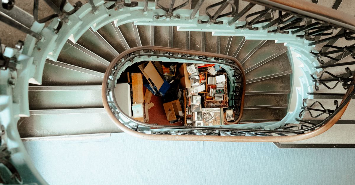 Rangement sous escalier : idées pratiques pour exploiter chaque recoin
